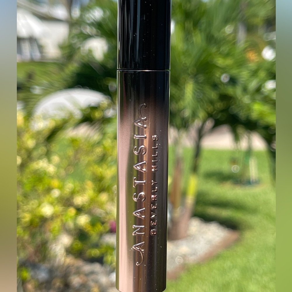 ANASTASIA BEVERLY HILLS Lash Brag Volumizing Mascara In Jet Black - Picture 6 of 15